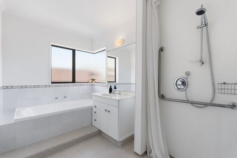 Photo of property in 10 Denny Hulme Drive, Mount Maunganui, 3116