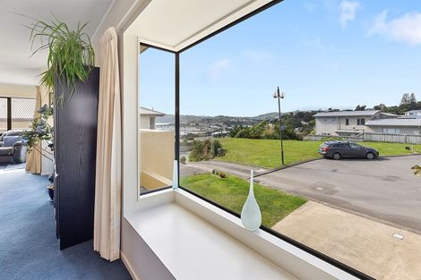 Photo of property in 2 Whitianga View, Paremata, Porirua, 5024