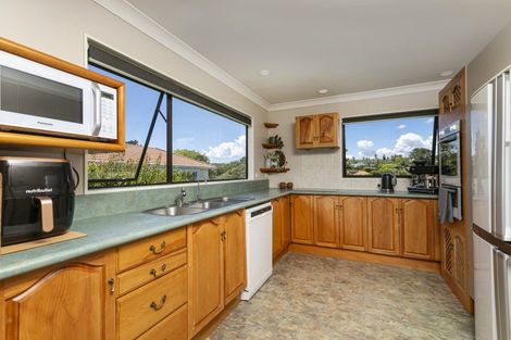 Photo of property in 11 Windfall Grove, Greenhithe, Auckland, 0632