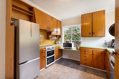 Photo of property in 37 Hampton Hill Road, Tawa, Wellington, 5028