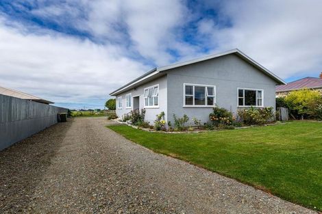 Photo of property in 15 Timaru Road, Waimate, 7924