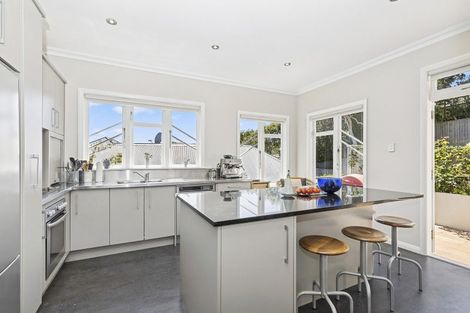 Photo of property in 9 Kellsmere Crescent, Island Bay, Wellington, 6023