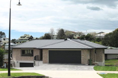 Photo of property in 25 Hawk Place, Welcome Bay, Tauranga, 3112