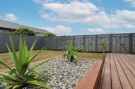 Photo of property in 1 Routhan Way, Carterton, 5713