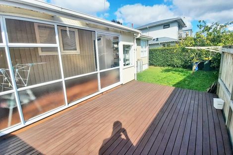 Photo of property in 62 Buscomb Avenue, Henderson, Auckland, 0610