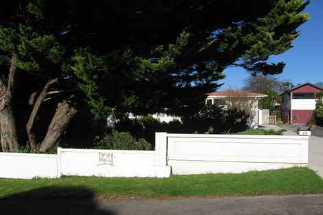 Photo of property in 19 Covil Avenue, Te Atatu South, Auckland, 0610