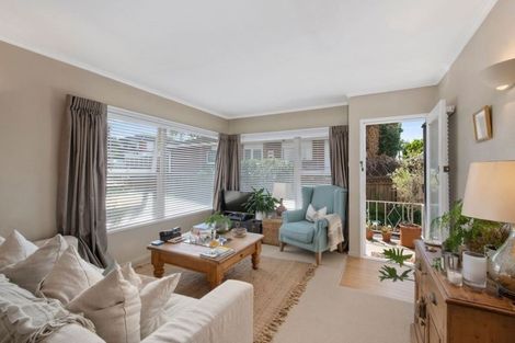 Photo of property in 2/2 Gordon Avenue, Milford, Auckland, 0620