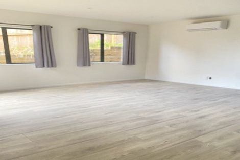 Photo of property in 50b Barbados Drive, Unsworth Heights, Auckland, 0632