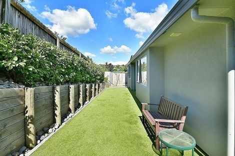 Photo of property in 2/128 Brian Crescent, Stanmore Bay, Whangaparaoa, 0932
