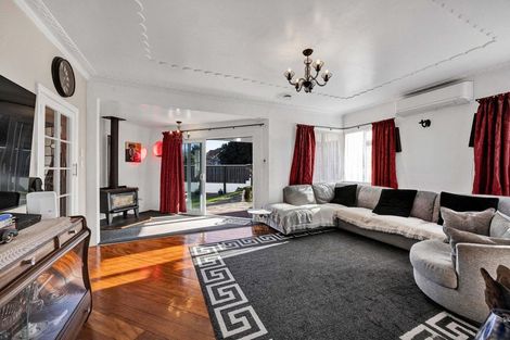 Photo of property in 227 South Road, Hawera, 4610