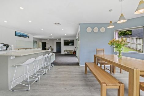 Photo of property in 184b Whangaparaoa Road, Red Beach, 0932