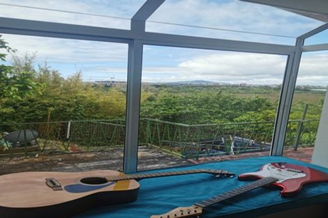 Photo of property in 12 Deuxberry Avenue, Northcote, Auckland, 0627