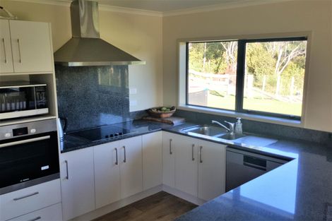 Photo of property in 136 Stratford Drive, Cable Bay, 0420