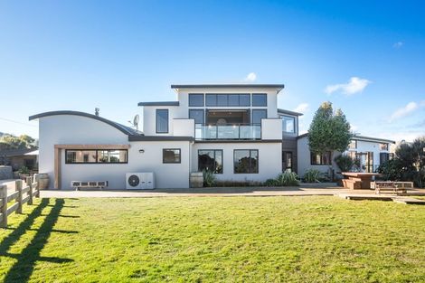 Photo of property in 3 Coroglen Rise, Pukerua Bay, 5026