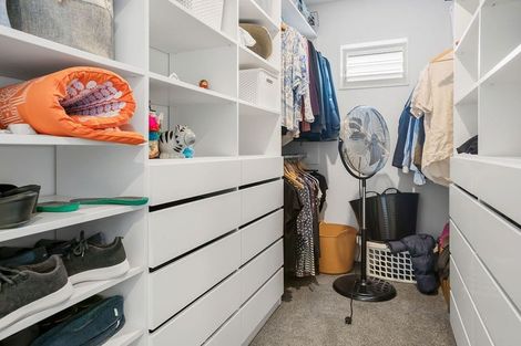 Photo of property in 28 Shah Place, Glen Eden, Auckland, 0602