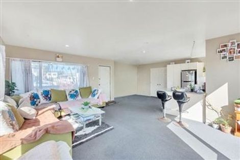 Photo of property in 11 Loughanure Place, Massey, Auckland, 0614