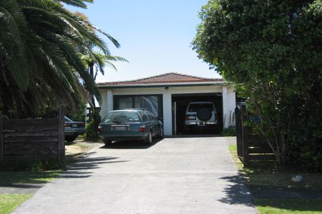Photo of property in 9 Taihiki Road, Clarks Beach, 2122
