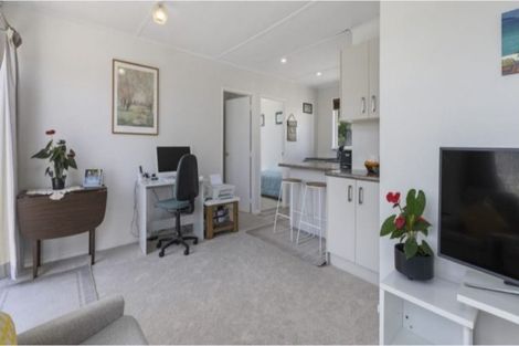 Photo of property in 1/412 East Coast Road, Sunnynook, Auckland, 0630