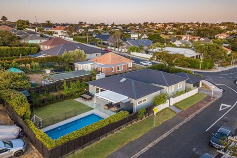 Photo of property in 1 Macpherson Street, Meadowbank, Auckland, 1072