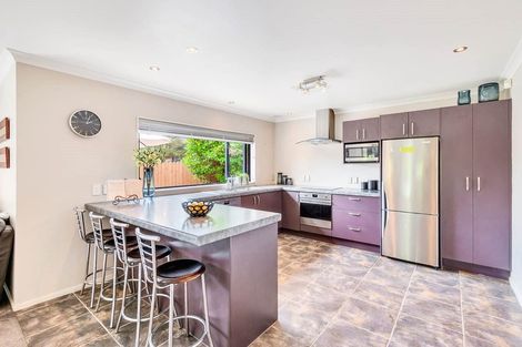 Photo of property in 51 Sapperton Drive, Henderson, Auckland, 0612