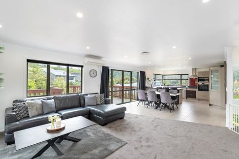 Photo of property in 5 Mcewen Crescent, Riverstone Terraces, Upper Hutt, 5018