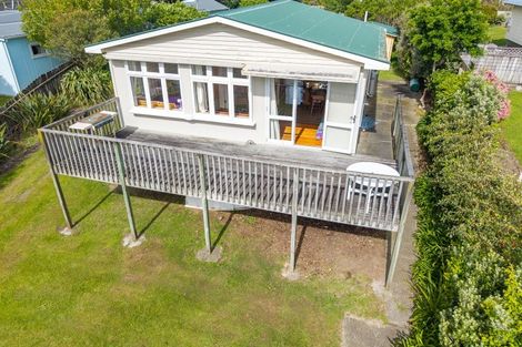 Photo of property in 15 Drake Street, Waikawa Beach, Manakau, 5573
