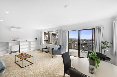 Photo of property in 1/21 Roband Crescent, Brown Owl, Upper Hutt, 5018