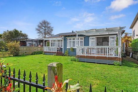 Photo of property in 9 Willow Avenue, Hannahs Bay, Rotorua, 3010