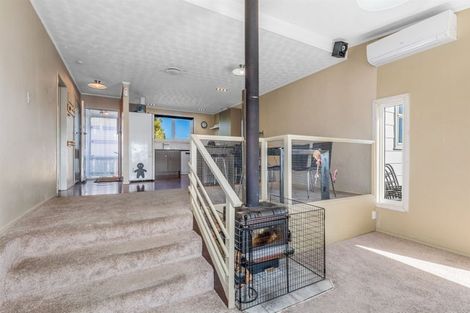 Photo of property in 32 Sombrero View, Ascot Park, Porirua, 5024