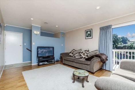 Photo of property in 28 King Richard Place, Browns Bay, Auckland, 0630