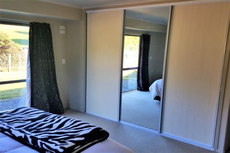 Photo of property in 136 Stratford Drive, Cable Bay, 0420