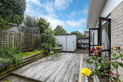 Photo of property in 2/13 Chilman Street, Strandon, New Plymouth, 4312