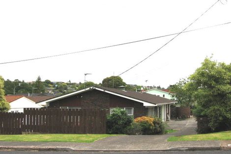Photo of property in 2/38 Hillcrest Avenue, Hillcrest, Auckland, 0627