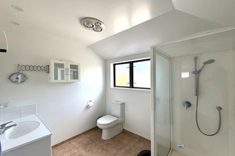 Photo of property in 7 Lone Tree Avenue, Te Atatu Peninsula, Auckland, 0610