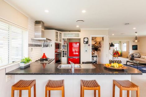 Photo of property in 163 Pacific Drive, Fitzherbert, Palmerston North, 4410