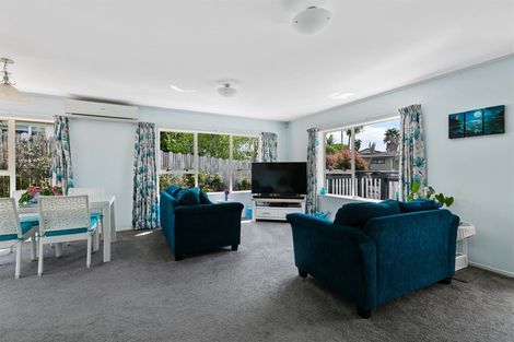 Photo of property in 22 Jumento Place, Unsworth Heights, Auckland, 0632