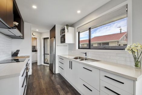 Photo of property in 6 Oakley Crescent, Hornby, Christchurch, 8042