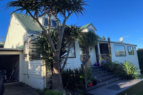 Photo of property in 1/15 Sunnynook Road, Forrest Hill, Auckland, 0620