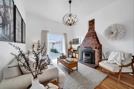 Photo of property in 9 Mayfair Place, Westown, New Plymouth, 4310