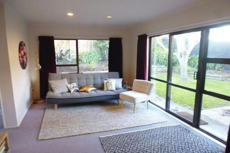 Photo of property in 6 Ross Grove, Paraparaumu, 5032