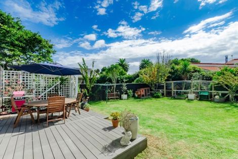 Photo of property in 261 Te Moana Road, Waikanae, 5036