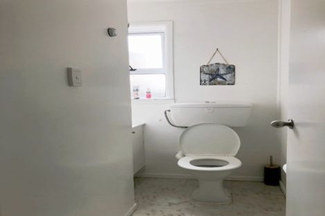 Photo of property in 8 Divich Avenue, Te Atatu South, Auckland, 0610