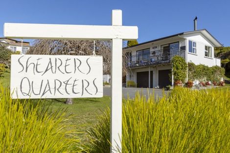 Photo of property in 11 Earle Place, Acacia Bay, Taupo, 3330