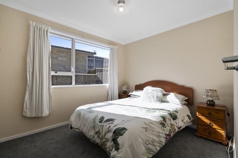 Photo of property in 2 Palliser Place, Milson, Palmerston North, 4414