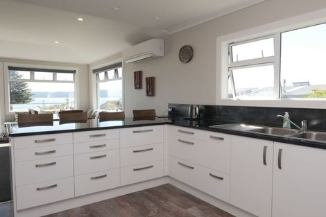 Photo of property in 104 Seaview Road, Paraparaumu Beach, Paraparaumu, 5032