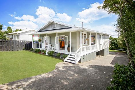 Photo of property in 87 Golf Road, New Lynn, Auckland, 0600