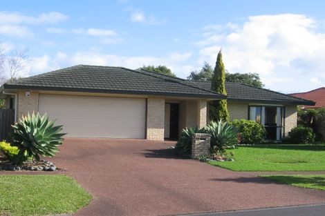 Photo of property in 14 Connemara Court, West Harbour, Auckland, 0618