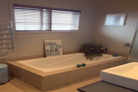 Photo of property in 73 Sylvan Avenue, Northcote, Auckland, 0627