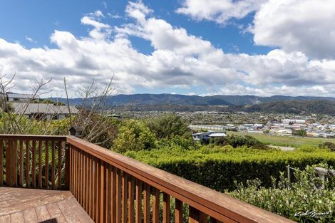 Photo of property in 43 Percy Kinsman Crescent, Riverstone Terraces, Upper Hutt, 5018