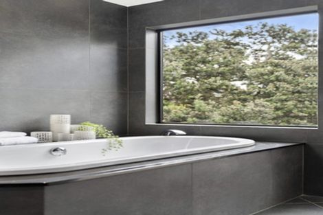 Photo of property in 14a Stanley Point Road, Stanley Point, Auckland, 0624